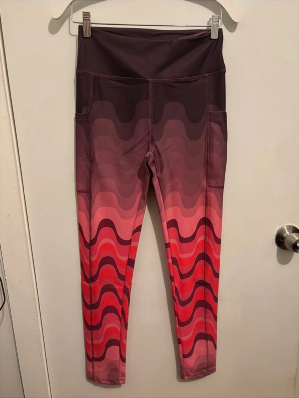 High-Waist Ombre Wave Leggings in Pink and Red